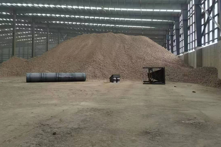 礦石烘干機(jī)是東鼎干燥針對(duì)冶金建材行業(yè)推出的專(zhuān)用烘干設(shè)備，具有產(chǎn)能大、耐磨損、熱能消耗低、自動(dòng)化程度高的特點(diǎn)。