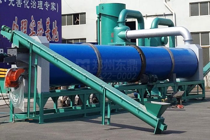 雞糞烘干機是一種專門用于處理禽畜糞便（如雞糞、牛糞、豬糞等）的干燥設備，通過脫水、高溫熱風烘干、消毒滅菌、除臭等工序，將高含水量的糞便轉化為低含水量的有機肥料或飼料，實現(xiàn)了畜禽糞便的快速高效利用。