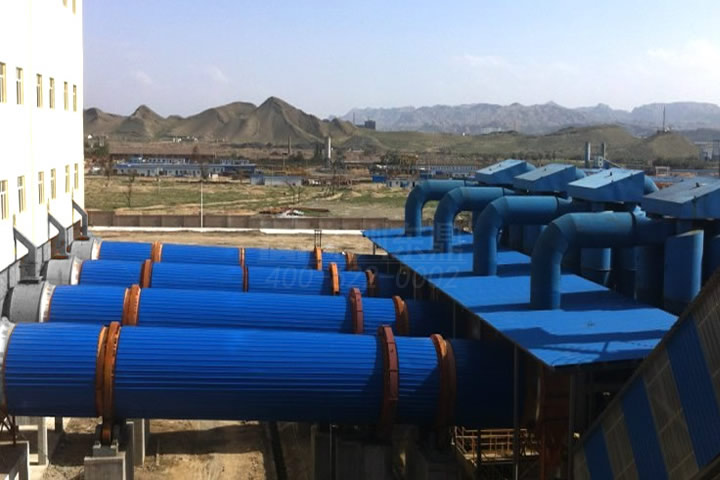 東鼎礦渣烘干機生產線可用于烘干水渣鋼渣、粉煤灰、電石渣、脫硫石膏、粘土、河沙、石英沙等礦渣物料。該系統(tǒng)采用新型三層烘干工藝，全套烘干設備設計合理，制作精良，性能穩(wěn)