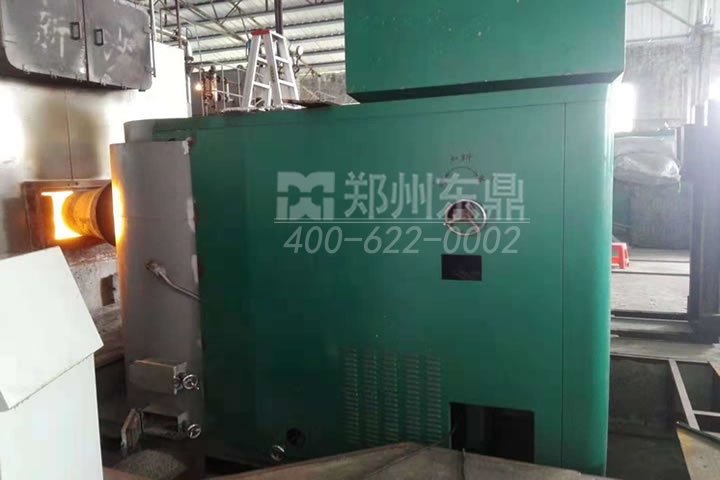 生物質(zhì)燃燒機(jī)是利用生物質(zhì)進(jìn)行能量轉(zhuǎn)換的主要設(shè)備，使用生物質(zhì)顆粒燃料，在燃燒室內(nèi)實現(xiàn)逐漸預(yù)熱、多級配氧、立體燃燒的火焰燃燒系統(tǒng)。