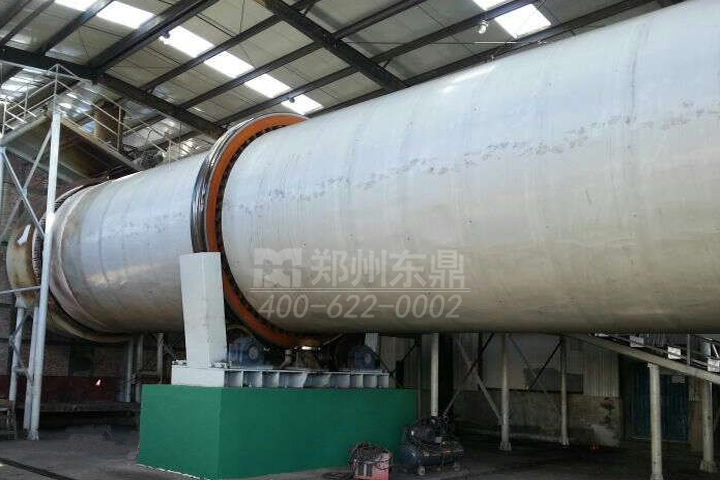 大型精礦粉球團類烘干機設(shè)備是一種處理能力大、穩(wěn)定高效、自動化程度高的專用烘干器，適用于鐵精礦、錳礦粉、鈷礦粉、銅精礦、金礦粉、鉛精粉、錫礦粉、汞礦粉、磷精礦、鉬精礦等精礦